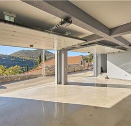 4 Bedroom Villa with pool and terrace near Dubrovnik, Sleeps 8
